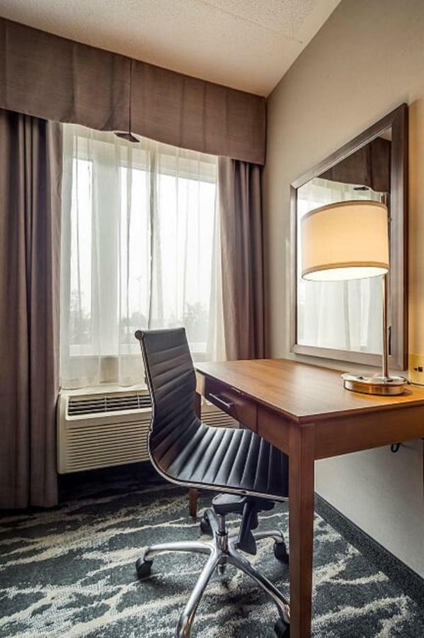 Monte Carlo Inn Brampton Luaran gambar